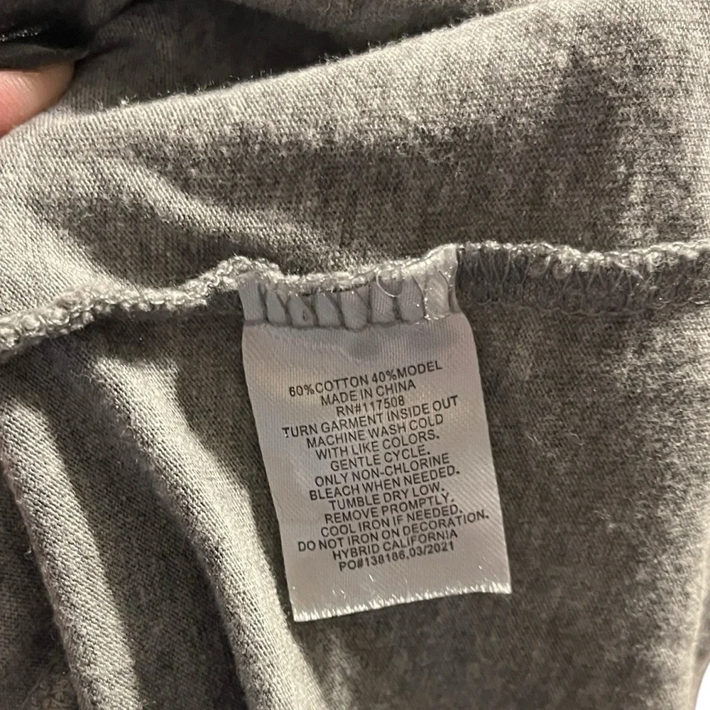 Disney Gray Cropped T-Shirt with Pooh Bear Design - Picture 8 of 8